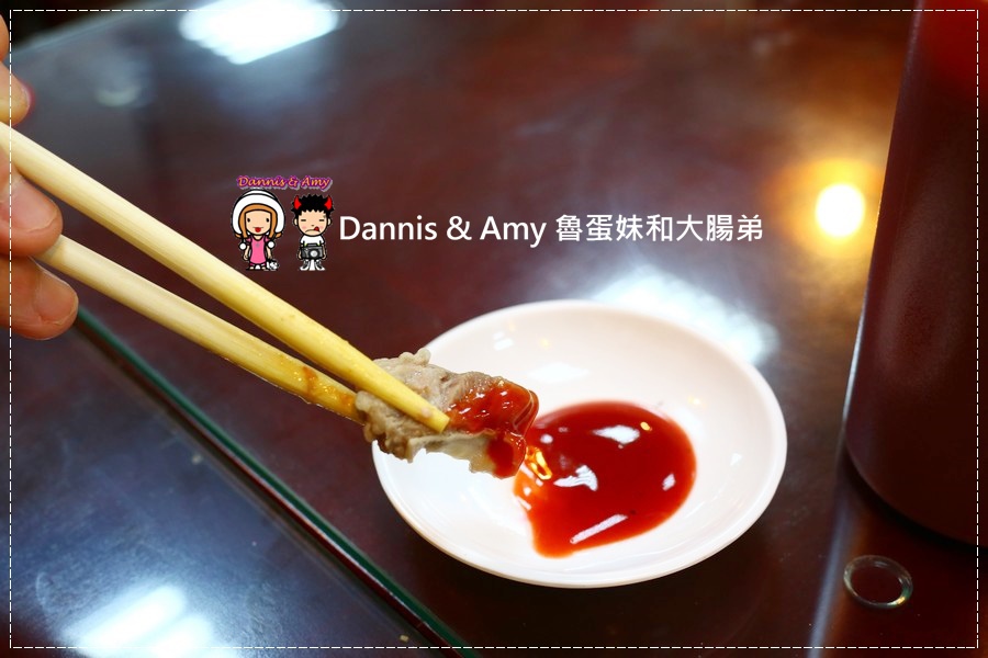 20170603《竹北小吃分享》爆師傅爌肉飯。台灣傳統美食小吃。招牌爌肉飯。香Q豬腳。炒米粉｜台中人才知道的東泉辣椒醬（影片） (14).jpg