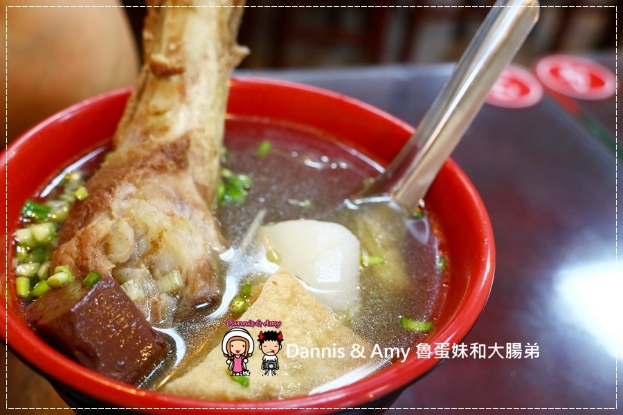 20170603《竹北小吃分享》爆師傅爌肉飯。台灣傳統美食小吃。招牌爌肉飯。香Q豬腳。炒米粉｜台中人才知道的東泉辣椒醬（影片） (17).jpg