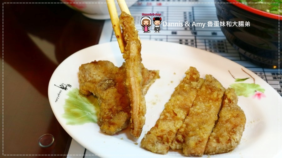 20170603《竹北小吃分享》爆師傅爌肉飯。台灣傳統美食小吃。招牌爌肉飯。香Q豬腳。炒米粉｜台中人才知道的東泉辣椒醬（影片） (12).jpg