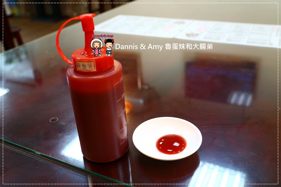 20170603《竹北小吃分享》爆師傅爌肉飯。台灣傳統美食小吃。招牌爌肉飯。香Q豬腳。炒米粉｜台中人才知道的東泉辣椒醬（影片） (15).jpg