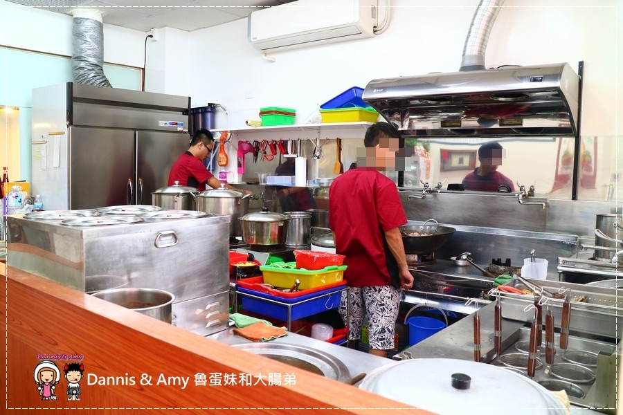 20170603《竹北小吃分享》爆師傅爌肉飯。台灣傳統美食小吃。招牌爌肉飯。香Q豬腳。炒米粉｜台中人才知道的東泉辣椒醬（影片） (34).jpg