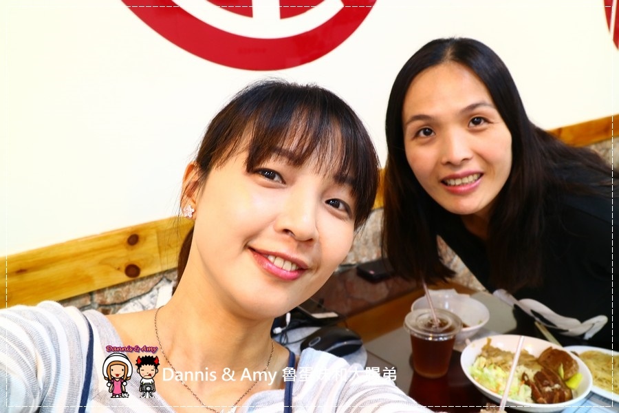 20170603《竹北小吃分享》爆師傅爌肉飯。台灣傳統美食小吃。招牌爌肉飯。香Q豬腳。炒米粉｜台中人才知道的東泉辣椒醬（影片） (18).jpg