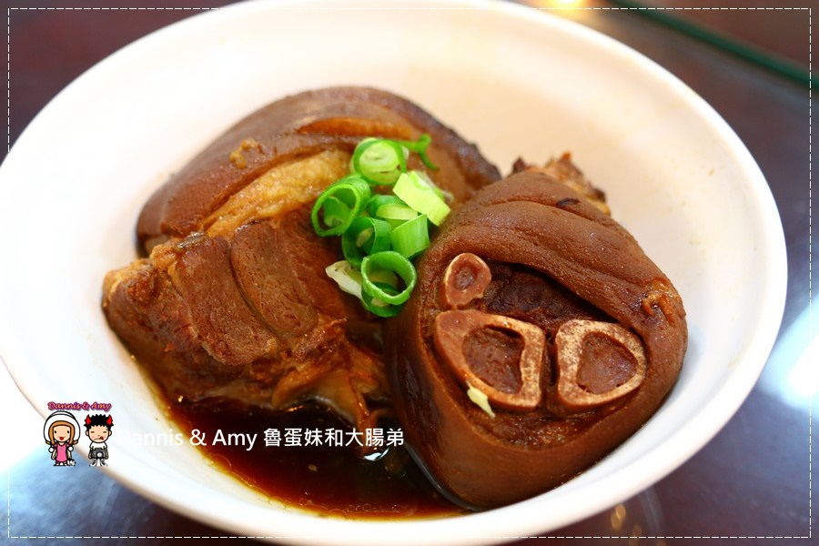 20170603《竹北小吃分享》爆師傅爌肉飯。台灣傳統美食小吃。招牌爌肉飯。香Q豬腳。炒米粉｜台中人才知道的東泉辣椒醬（影片） (5).jpg