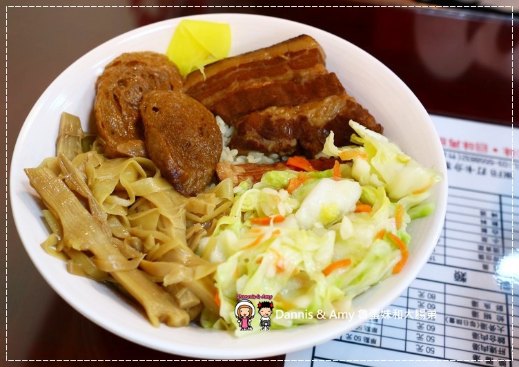 20170603《竹北小吃分享》爆師傅爌肉飯。台灣傳統美食小吃。招牌爌肉飯。香Q豬腳。炒米粉｜台中人才知道的東泉辣椒醬（影片） (20).jpg