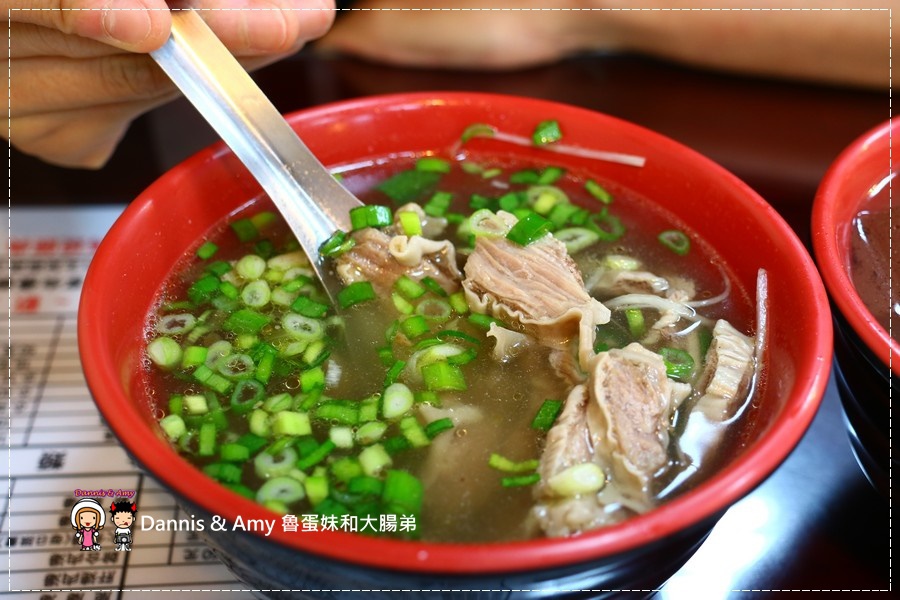 20170603《竹北小吃分享》爆師傅爌肉飯。台灣傳統美食小吃。招牌爌肉飯。香Q豬腳。炒米粉｜台中人才知道的東泉辣椒醬（影片） (6).jpg