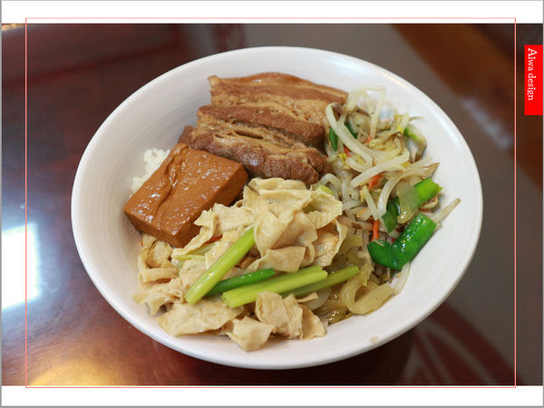 【竹北美食週記】爆師傅爌肉飯，道地的台中口味，吃粗飽的早午餐，熟悉的家常菜料理-18.jpg