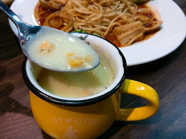 先喝咖啡(高雄大遠百)：First, Coffee 先喝咖啡-高雄大遠百