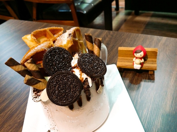 先喝咖啡(高雄大遠百)：First, Coffee 先喝咖啡-高雄大遠百