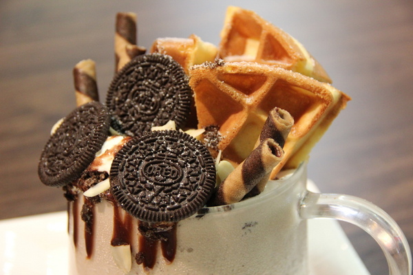 先喝咖啡(高雄大遠百)：First, Coffee 先喝咖啡-高雄大遠百