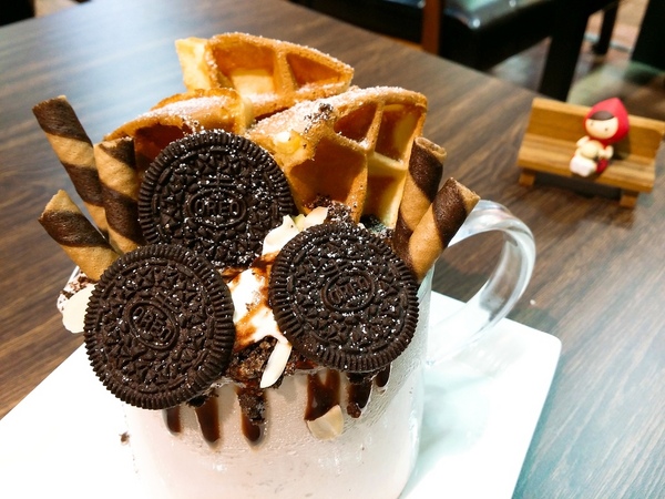 先喝咖啡(高雄大遠百)：First, Coffee 先喝咖啡-高雄大遠百