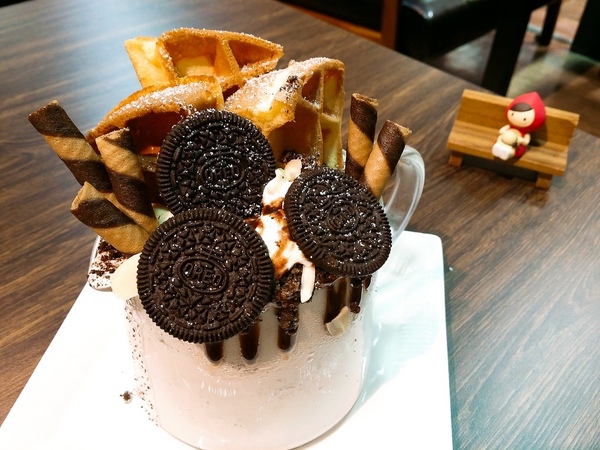 先喝咖啡(高雄大遠百)：First, Coffee 先喝咖啡-高雄大遠百