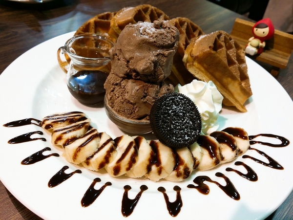 先喝咖啡(高雄大遠百)：First, Coffee 先喝咖啡-高雄大遠百