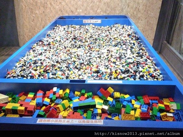 公主樂高26-地下室.JPG