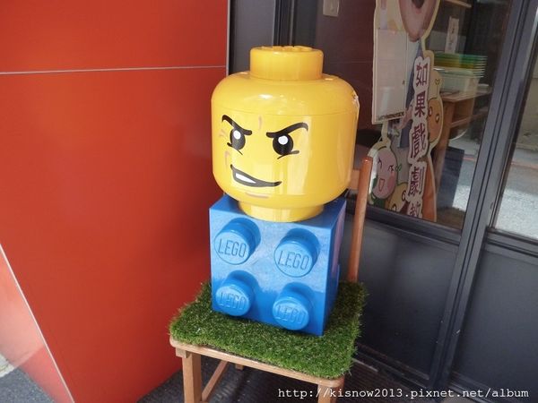 公主樂高2-門口小人.JPG