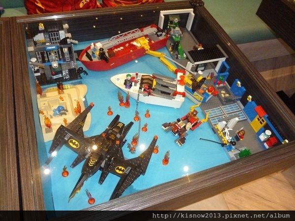 公主樂高45-桌子下的世.JPG