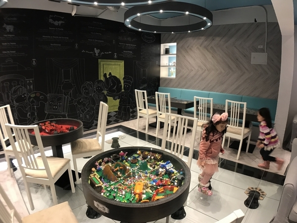 公主樂糕殿：全台最大樂高店！公主樂糕殿樂高親子主題餐廳 讓你一邊欣賞樂高作品一邊享用美食的樂高天堂 趕快來挖寶吧！(文末抽獎)