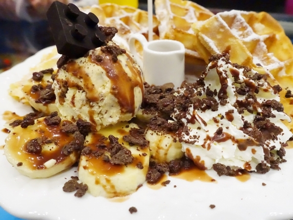 公主樂糕殿：全台最大樂高店！公主樂糕殿樂高親子主題餐廳 讓你一邊欣賞樂高作品一邊享用美食的樂高天堂 趕快來挖寶吧！(文末抽獎)