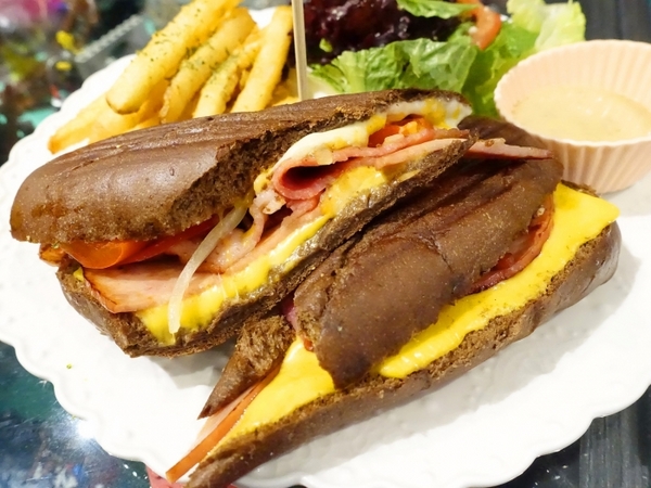 公主樂糕殿：全台最大樂高店！公主樂糕殿樂高親子主題餐廳 讓你一邊欣賞樂高作品一邊享用美食的樂高天堂 趕快來挖寶吧！(文末抽獎)