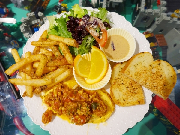 公主樂糕殿：全台最大樂高店！公主樂糕殿樂高親子主題餐廳 讓你一邊欣賞樂高作品一邊享用美食的樂高天堂 趕快來挖寶吧！(文末抽獎)