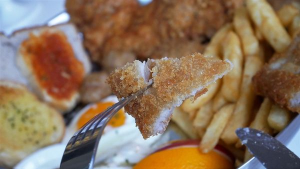 【台南市-中西區】高CP值的平底鍋端上桌啦！『濰克早午餐-五妃店』插旗臺南大學美食街，份量大內容多~揪揪同學吃早午餐的好去處^Q^~