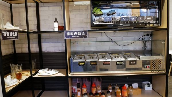 【台南市-中西區】高CP值的平底鍋端上桌啦！『濰克早午餐-五妃店』插旗臺南大學美食街，份量大內容多~揪揪同學吃早午餐的好去處^Q^~