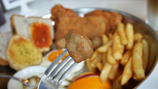 【台南市-中西區】高CP值的平底鍋端上桌啦！『濰克早午餐-五妃店』插旗臺南大學美食街，份量大內容多~揪揪同學吃早午餐的好去處^Q^~