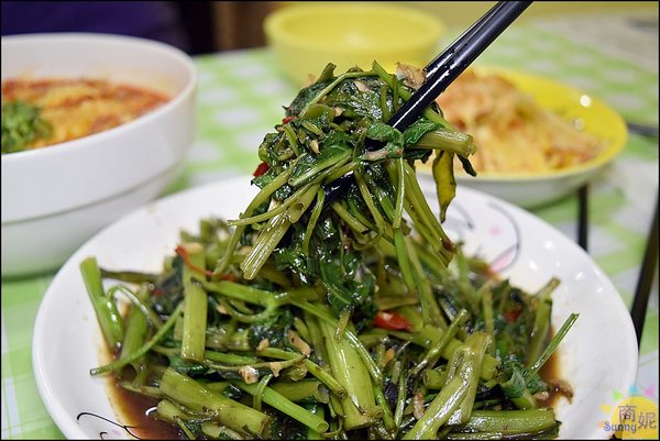 泰小葉泰式風味小食(原：泰小葉泰國米粉湯專賣店)：台中北屯超人氣平價泰式小吃。泰小葉。銅板價就能吃的心滿意足!@商妮吃喝遊樂