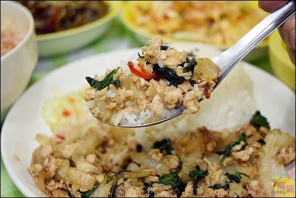 泰小葉泰式風味小食(原：泰小葉泰國米粉湯專賣店)：台中北屯超人氣平價泰式小吃。泰小葉。銅板價就能吃的心滿意足!@商妮吃喝遊樂