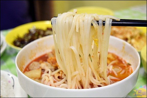 泰小葉泰式風味小食(原:泰小葉泰國米粉湯專賣店):台中北屯超人氣平價泰式小吃。泰小葉。銅板價就能吃的心滿意足!@商妮吃喝遊樂