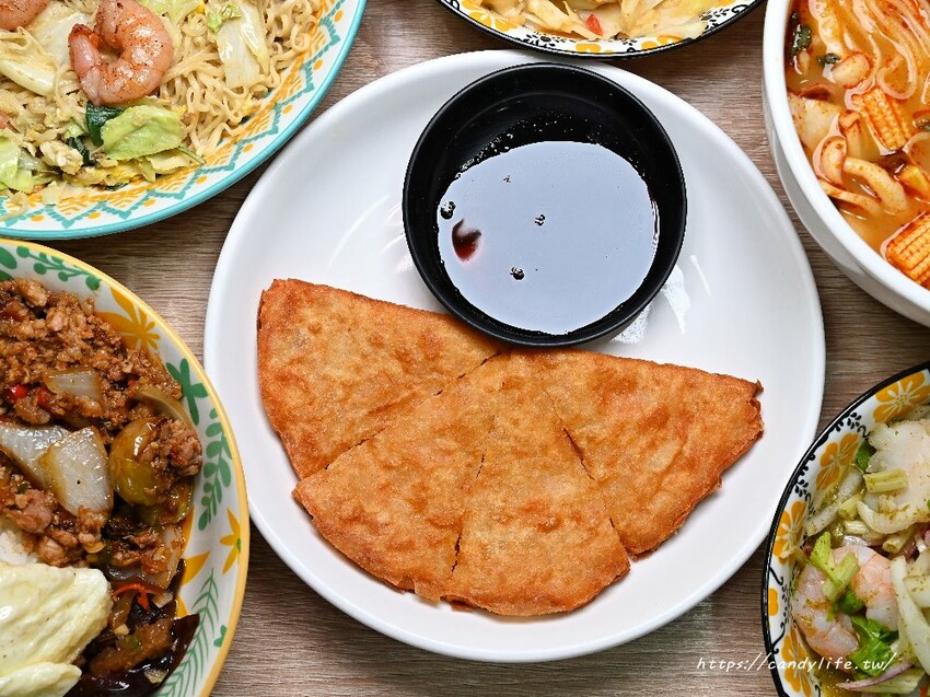 泰小葉泰式風味小食|一到用餐時間就爆多人的平價泰式料理,激推打拋茄子豬飯,還有隱藏版綠咖哩炒泡麵~