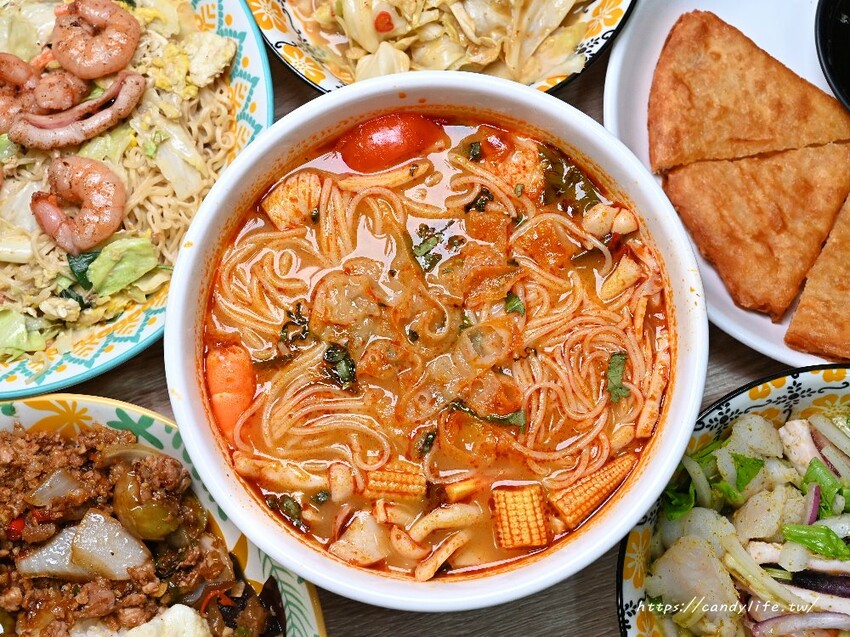 泰小葉泰式風味小食|一到用餐時間就爆多人的平價泰式料理,激推打拋茄子豬飯,還有隱藏版綠咖哩炒泡麵~