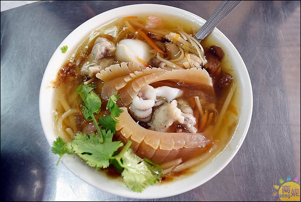 立偉麻醬館麵食（太原店）：台中北屯平價古早味。立偉麵食太原店。媒體報導一麵三吃30年老店自製麻醬無限供應吃到飽@商妮吃喝遊樂