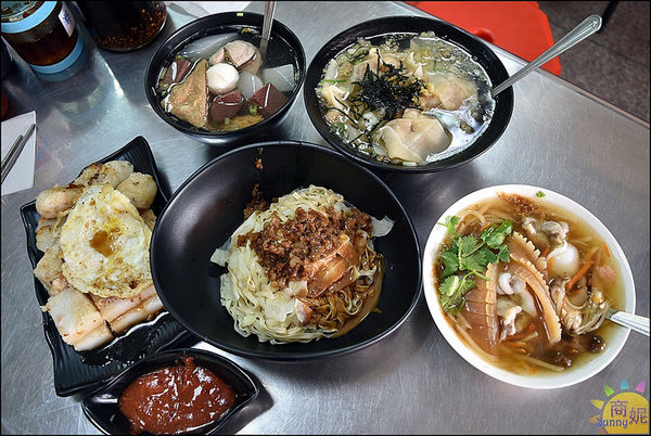 立偉麻醬館麵食（太原店）：台中北屯平價古早味。立偉麵食太原店。媒體報導一麵三吃30年老店自製麻醬無限供應吃到飽@商妮吃喝遊樂