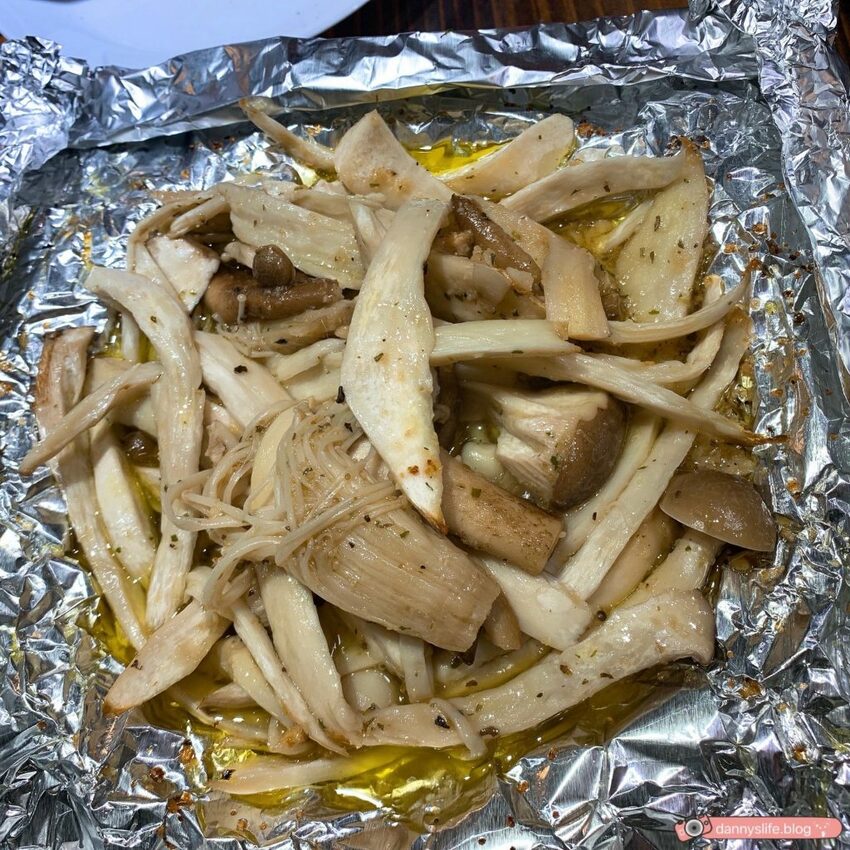 宜蘭最好吃的披薩！結合在地食材，放了三星蔥、金棗、鴨賞和莫札瑞拉起司的義式手工窯烤PIZZA，多種特色口味 丹尼的吃喝玩樂 dannyslife.blog