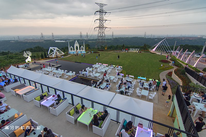 新竹湖口景點》夏季三角景觀咖啡廳 2017湖口夜景新選擇 情人約會浪漫LOVE場景 - 滿分的旅遊札記