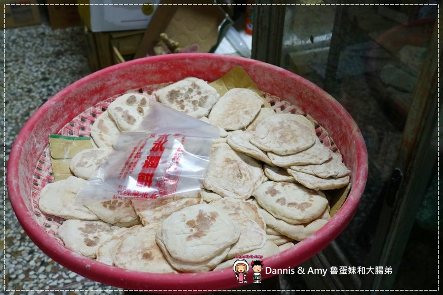 20170521《新竹名產》充滿回憶吃了會想哭的古早味水潤餅。德龍商店。城隍廟。竹蓮寺有在賣! ︱新竹美食? (影片) (13).jpg