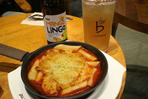 [台南]中西 海安路韓國連鎖咖啡店｜招牌咖啡刨冰好涮嘴｜私心愛藍莓派思脆 Caffe' Bene 咖啡伴 海安藝文門市