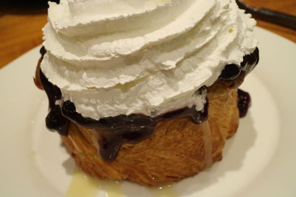 [台南]中西 海安路韓國連鎖咖啡店｜招牌咖啡刨冰好涮嘴｜私心愛藍莓派思脆 Caffe' Bene 咖啡伴 海安藝文門市