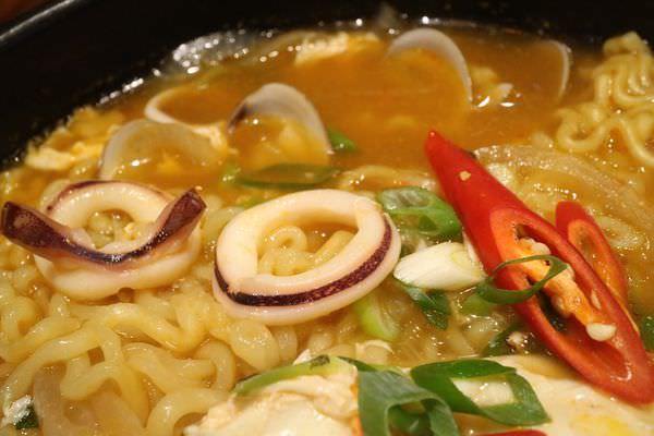 [台南]中西 海安路韓國連鎖咖啡店｜招牌咖啡刨冰好涮嘴｜私心愛藍莓派思脆 Caffe' Bene 咖啡伴 海安藝文門市