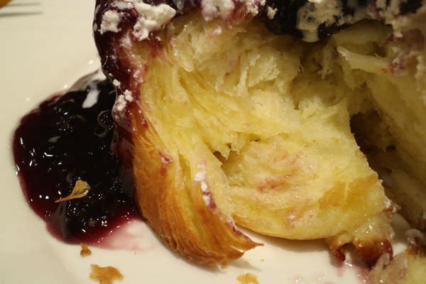 [台南]中西 海安路韓國連鎖咖啡店｜招牌咖啡刨冰好涮嘴｜私心愛藍莓派思脆 Caffe' Bene 咖啡伴 海安藝文門市