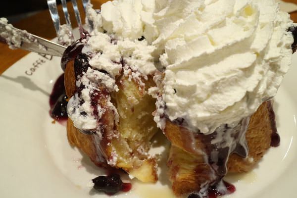 [台南]中西 海安路韓國連鎖咖啡店｜招牌咖啡刨冰好涮嘴｜私心愛藍莓派思脆 Caffe' Bene 咖啡伴 海安藝文門市