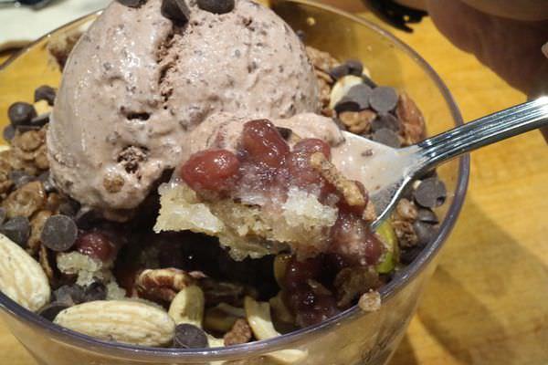 [台南]中西 海安路韓國連鎖咖啡店｜招牌咖啡刨冰好涮嘴｜私心愛藍莓派思脆 Caffe' Bene 咖啡伴 海安藝文門市