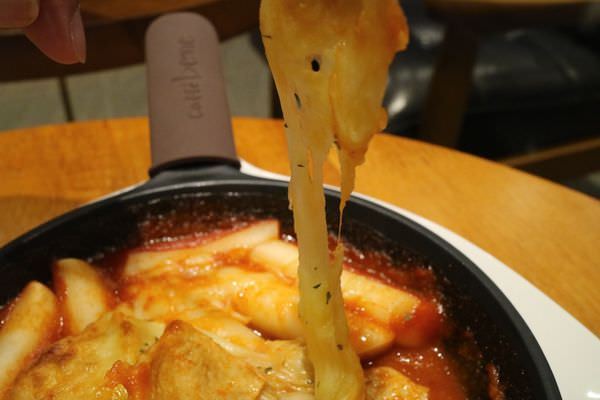 [台南]中西 海安路韓國連鎖咖啡店｜招牌咖啡刨冰好涮嘴｜私心愛藍莓派思脆 Caffe' Bene 咖啡伴 海安藝文門市