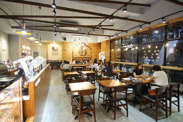 [台南]中西 海安路韓國連鎖咖啡店｜招牌咖啡刨冰好涮嘴｜私心愛藍莓派思脆 Caffe' Bene 咖啡伴 海安藝文門市