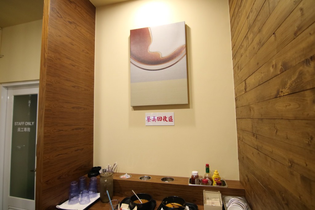 [台南]中西 海安路韓國連鎖咖啡店｜招牌咖啡刨冰好涮嘴｜私心愛藍莓派思脆 Caffe' Bene 咖啡伴 海安藝文門市