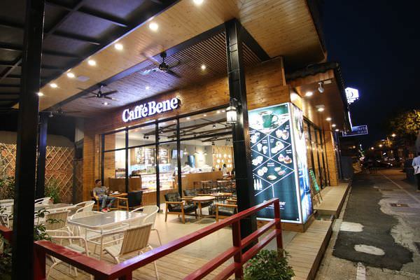 [台南]中西 海安路韓國連鎖咖啡店｜招牌咖啡刨冰好涮嘴｜私心愛藍莓派思脆 Caffe' Bene 咖啡伴 海安藝文門市