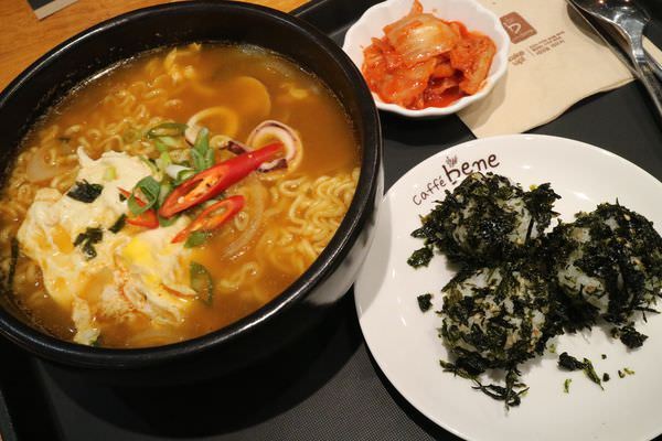 [台南]中西 海安路韓國連鎖咖啡店｜招牌咖啡刨冰好涮嘴｜私心愛藍莓派思脆 Caffe' Bene 咖啡伴 海安藝文門市