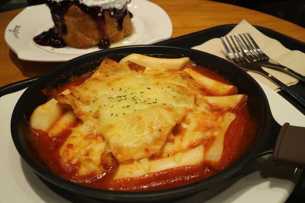 [台南]中西 海安路韓國連鎖咖啡店｜招牌咖啡刨冰好涮嘴｜私心愛藍莓派思脆 Caffe' Bene 咖啡伴 海安藝文門市