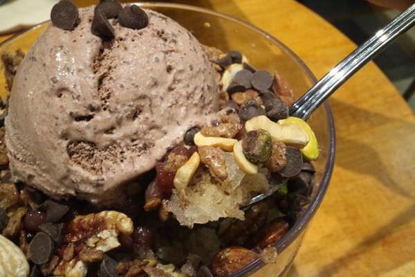 [台南]中西 海安路韓國連鎖咖啡店｜招牌咖啡刨冰好涮嘴｜私心愛藍莓派思脆 Caffe' Bene 咖啡伴 海安藝文門市