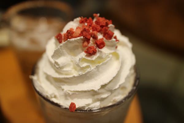 [台南]中西 海安路韓國連鎖咖啡店｜招牌咖啡刨冰好涮嘴｜私心愛藍莓派思脆 Caffe' Bene 咖啡伴 海安藝文門市